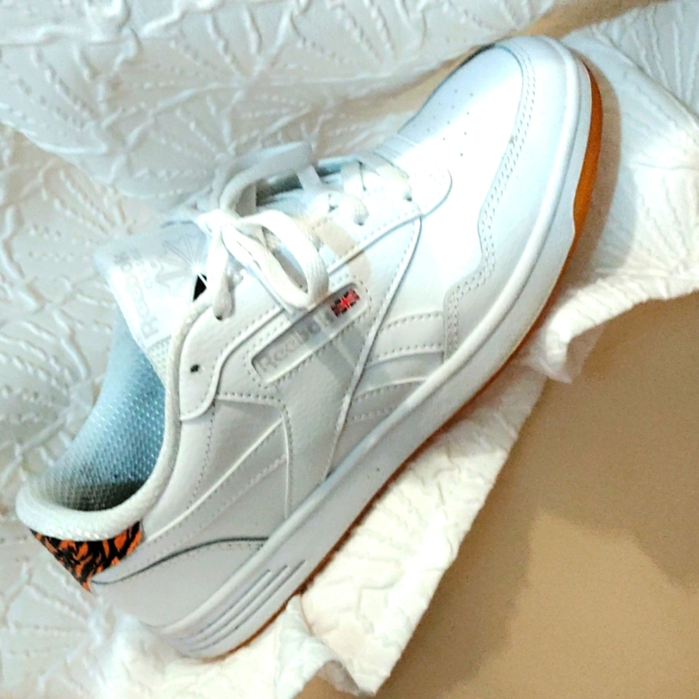 Reebok classics white size 8 1/2